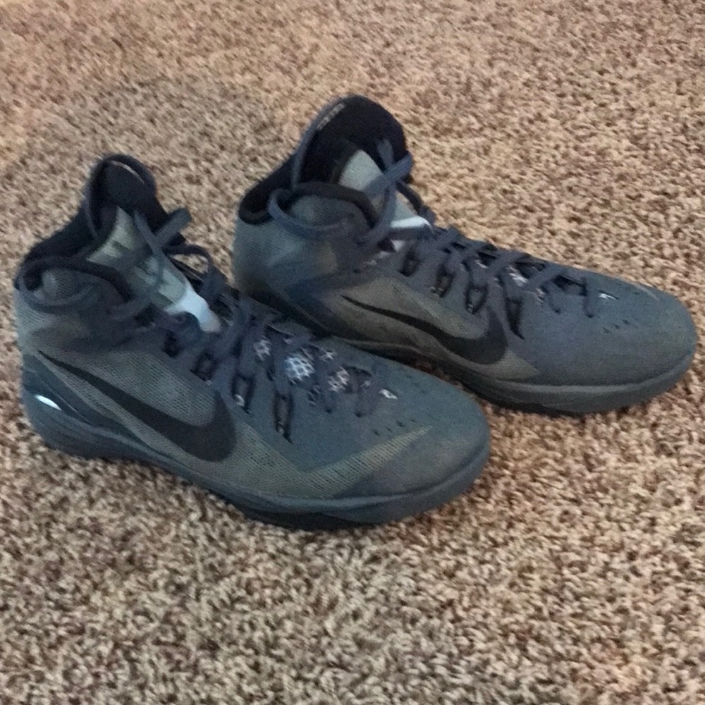 Very nice Nike Hyperdunk basketball shoes.